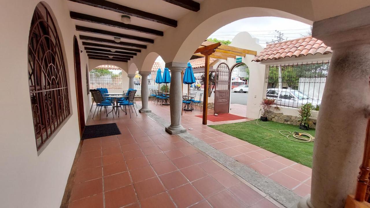 Voyager Hotel Manta